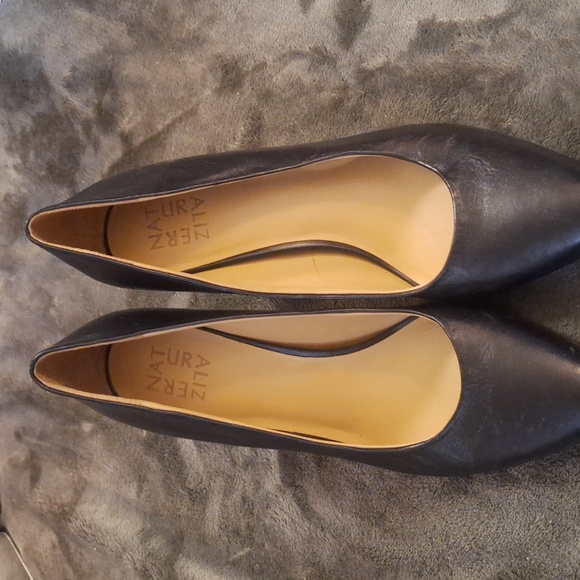 Black pointed toe heels size 9 - Picture 2 of 2